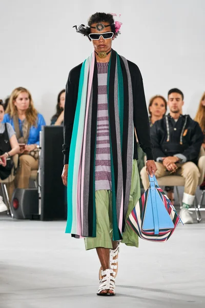 Look 18